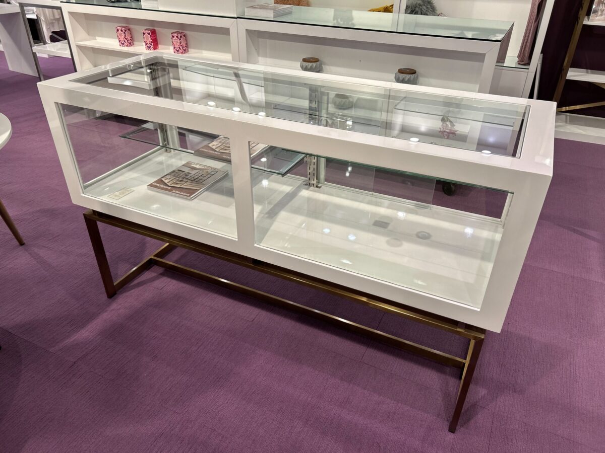 2085-B Display Case